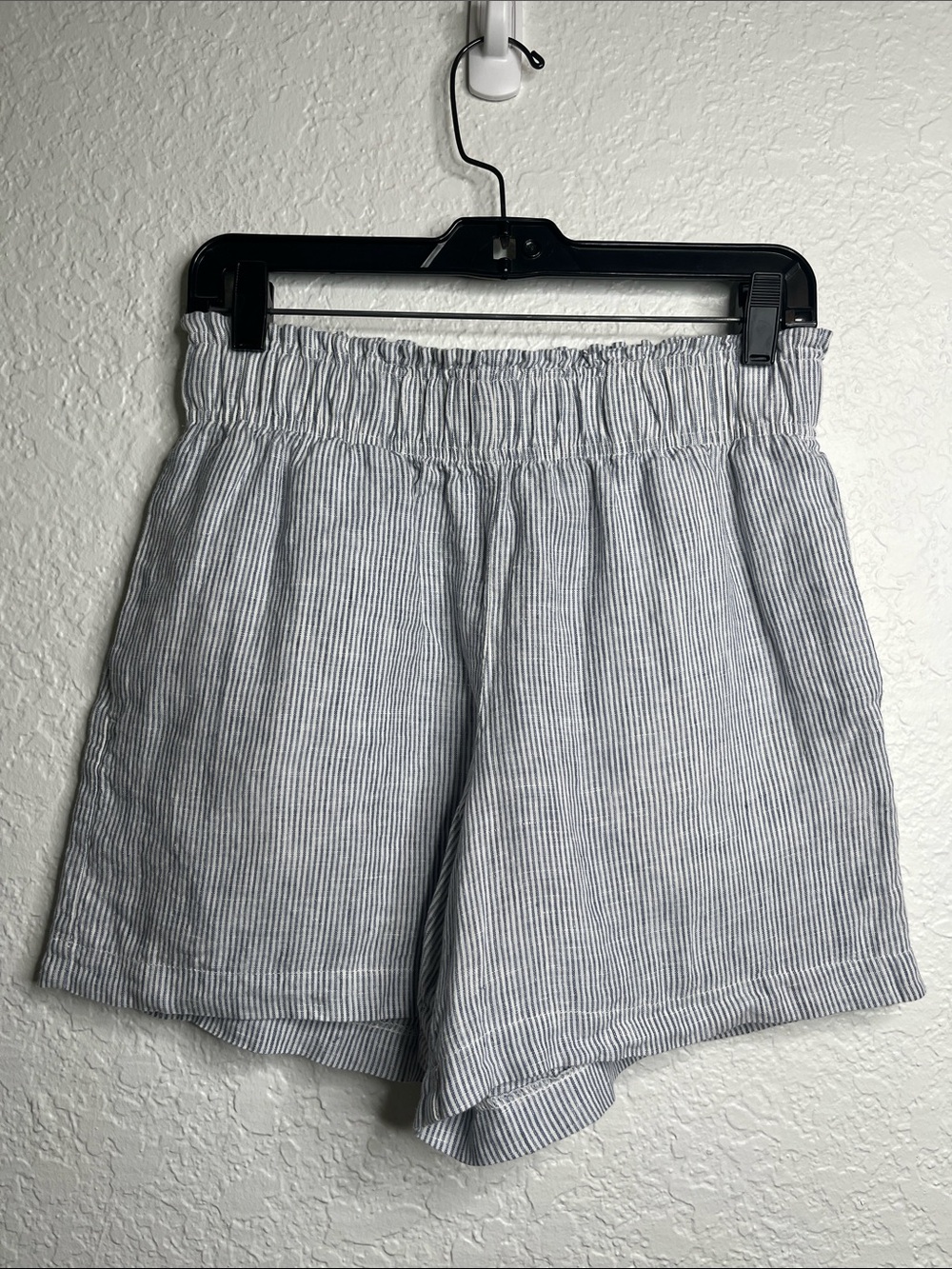 Quince 100% European Linen High Waisted Shorts in Blue Pinstripe Sz S - Picture 3 of 6